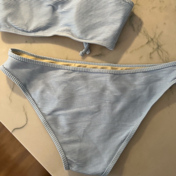 Cupshe Bikini top and bottom lt blue halter  top sz Med bottom sz L - Picture 3 of 3